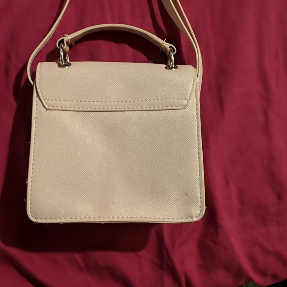 🎉 MOVING SALE🎉 pink crossbody bag with gold bees - Picture 3 of 4